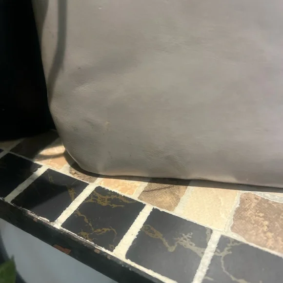 Patricia Nash Wristlet-*defects* - Picture 8 of 10